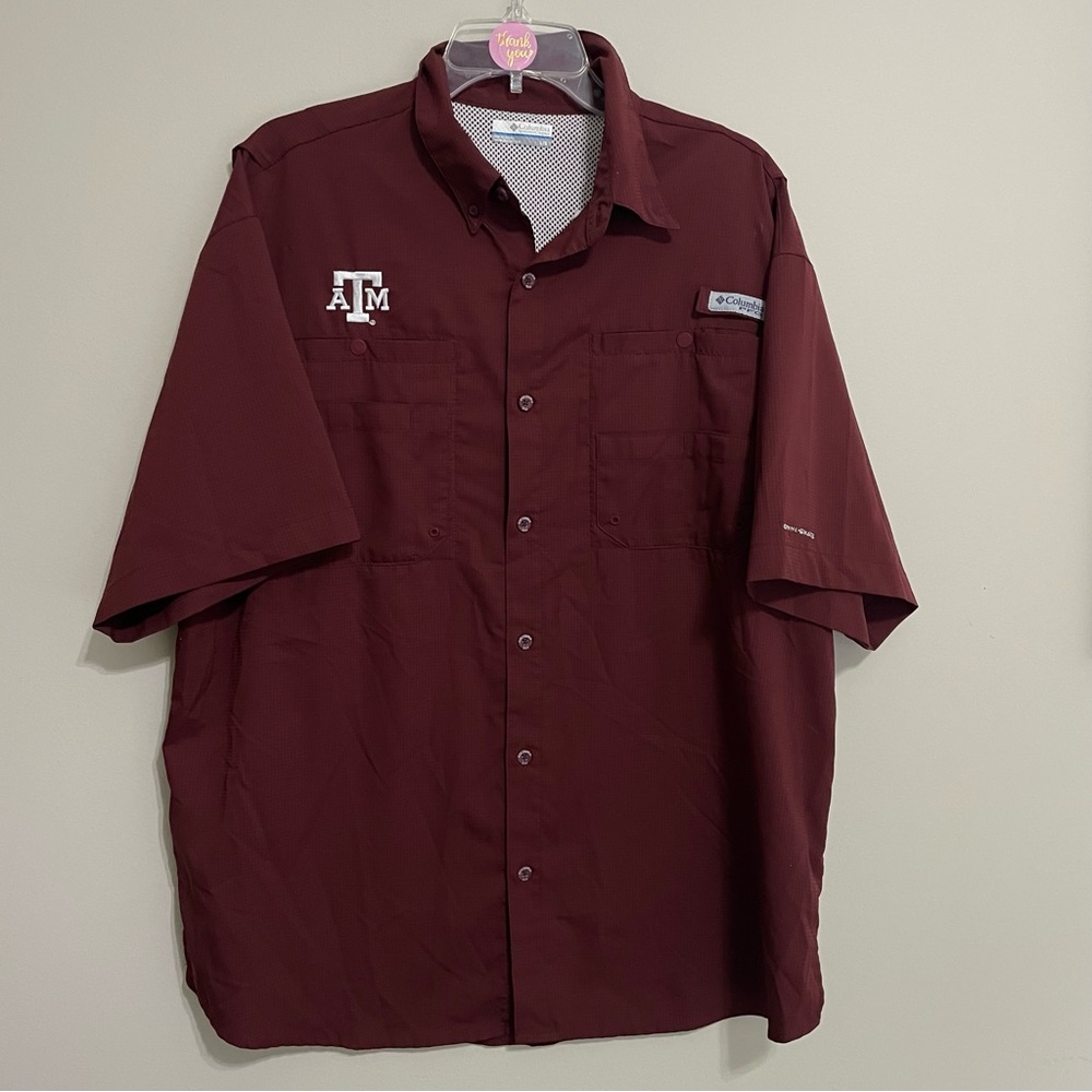 Columbia‎ Men's Burgundy Short Sleeve Shirt
Size L ~ Collegiate and Fishing